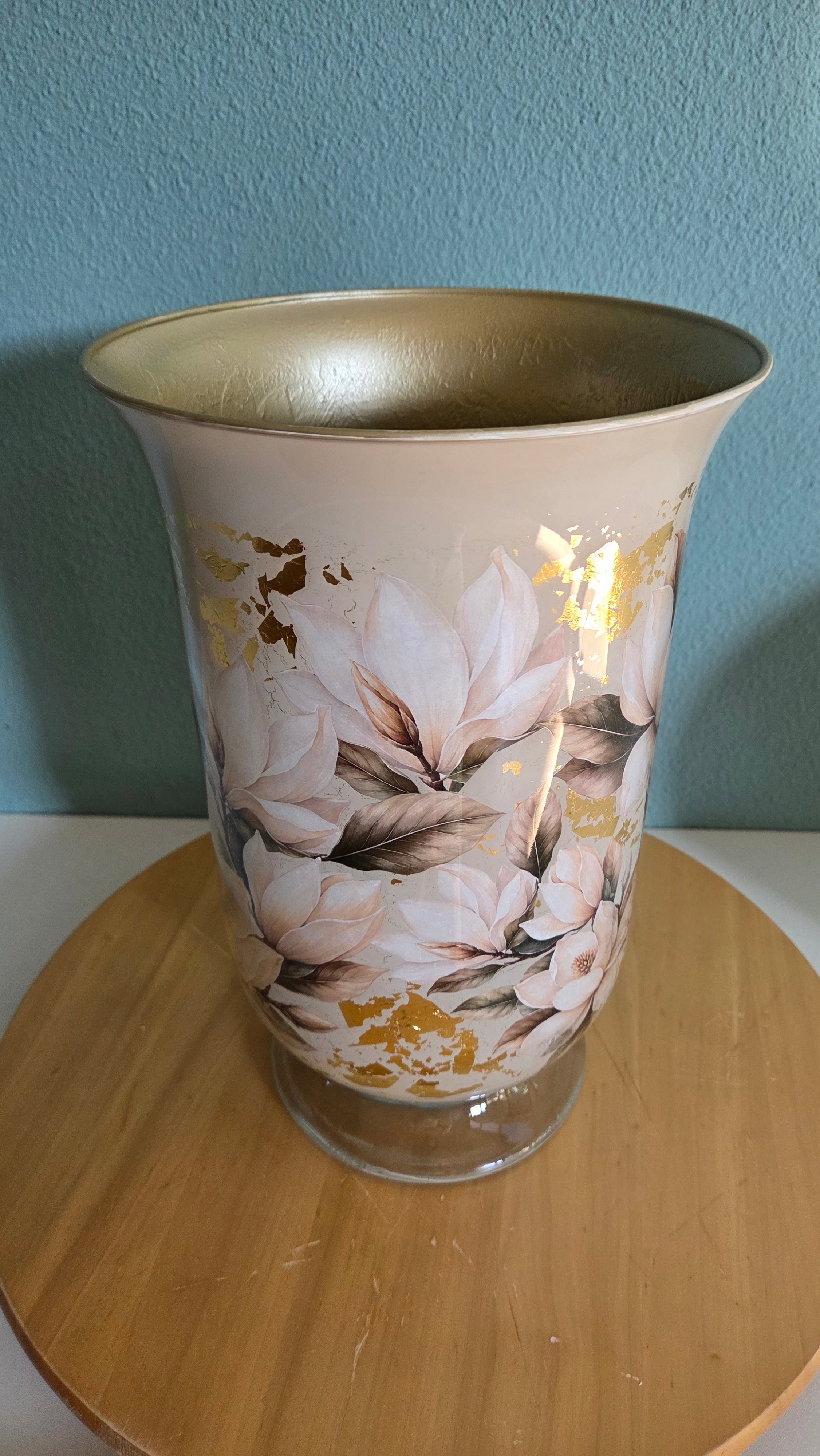 Vaas 'Magnolia Gold'